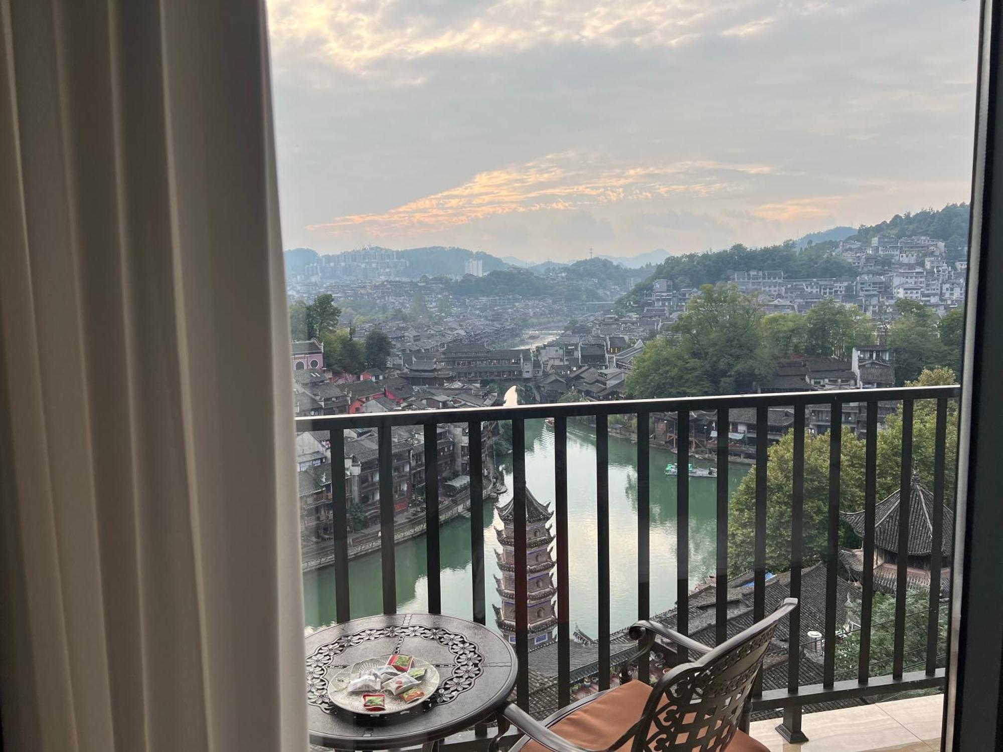 Phoenix Best River View B&B 鳳凰県 エクステリア 写真