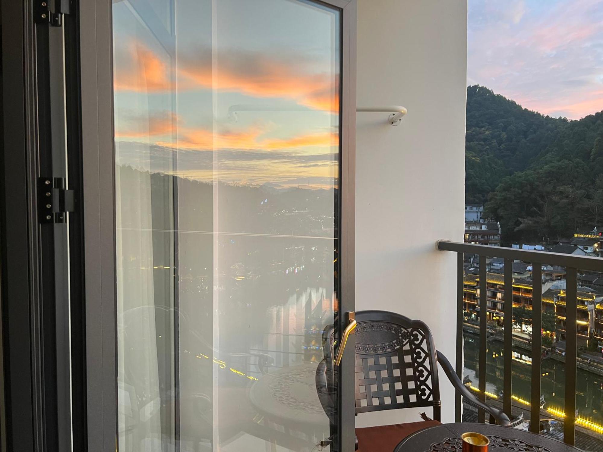 Phoenix Best River View B&B 鳳凰県 エクステリア 写真
