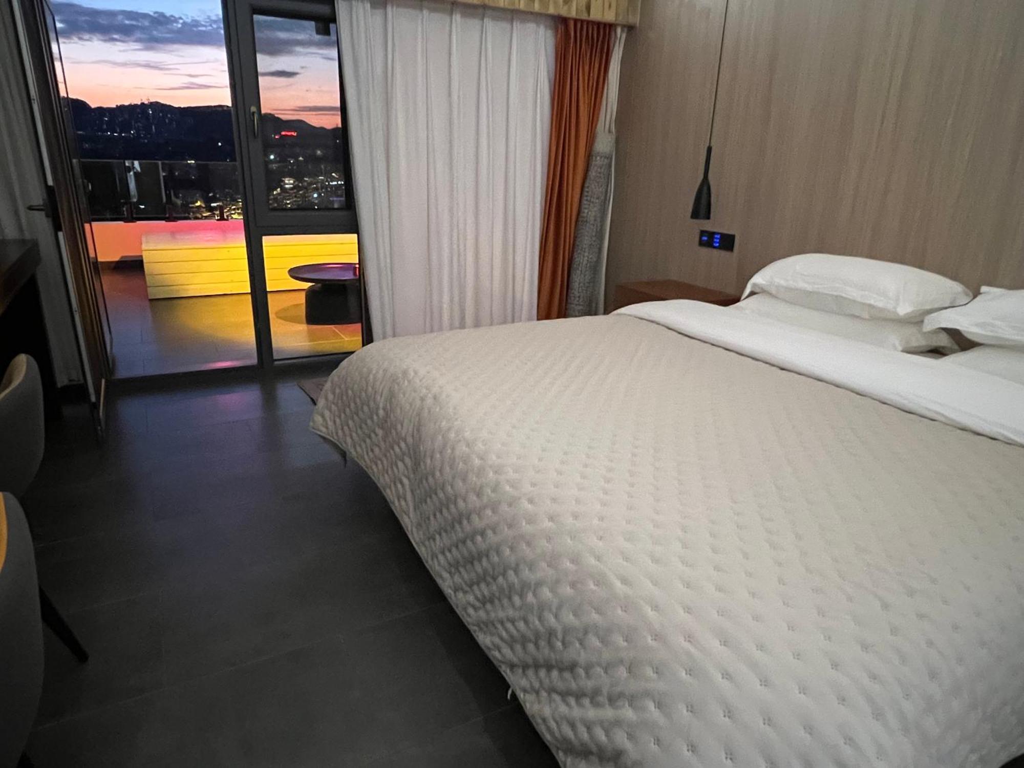 Phoenix Best River View B&B 鳳凰県 エクステリア 写真