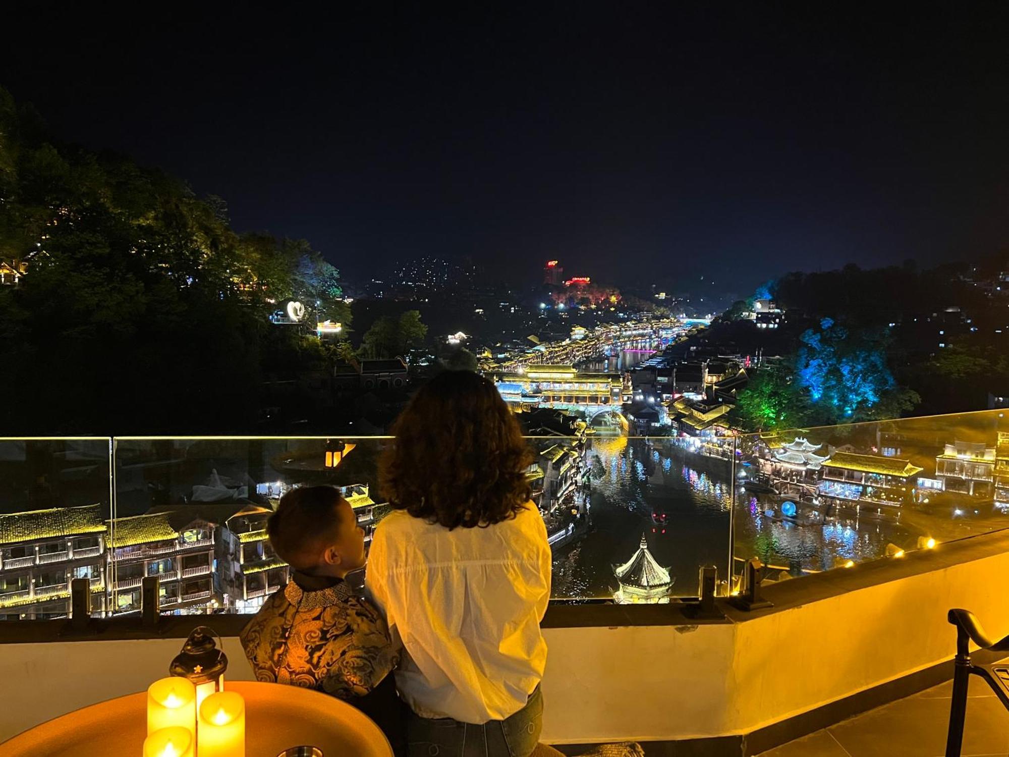 Phoenix Best River View B&B 鳳凰県 エクステリア 写真