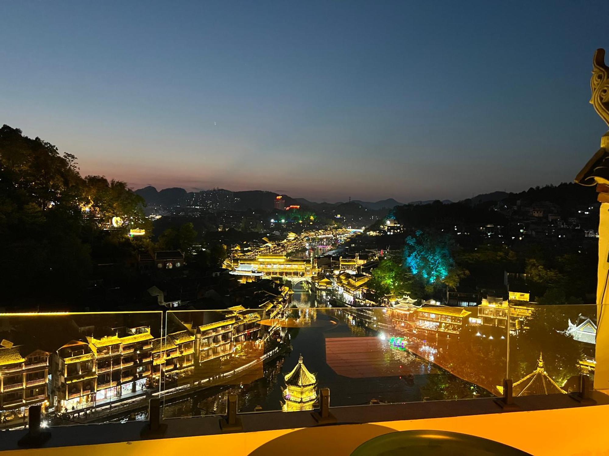 Phoenix Best River View B&B 鳳凰県 エクステリア 写真