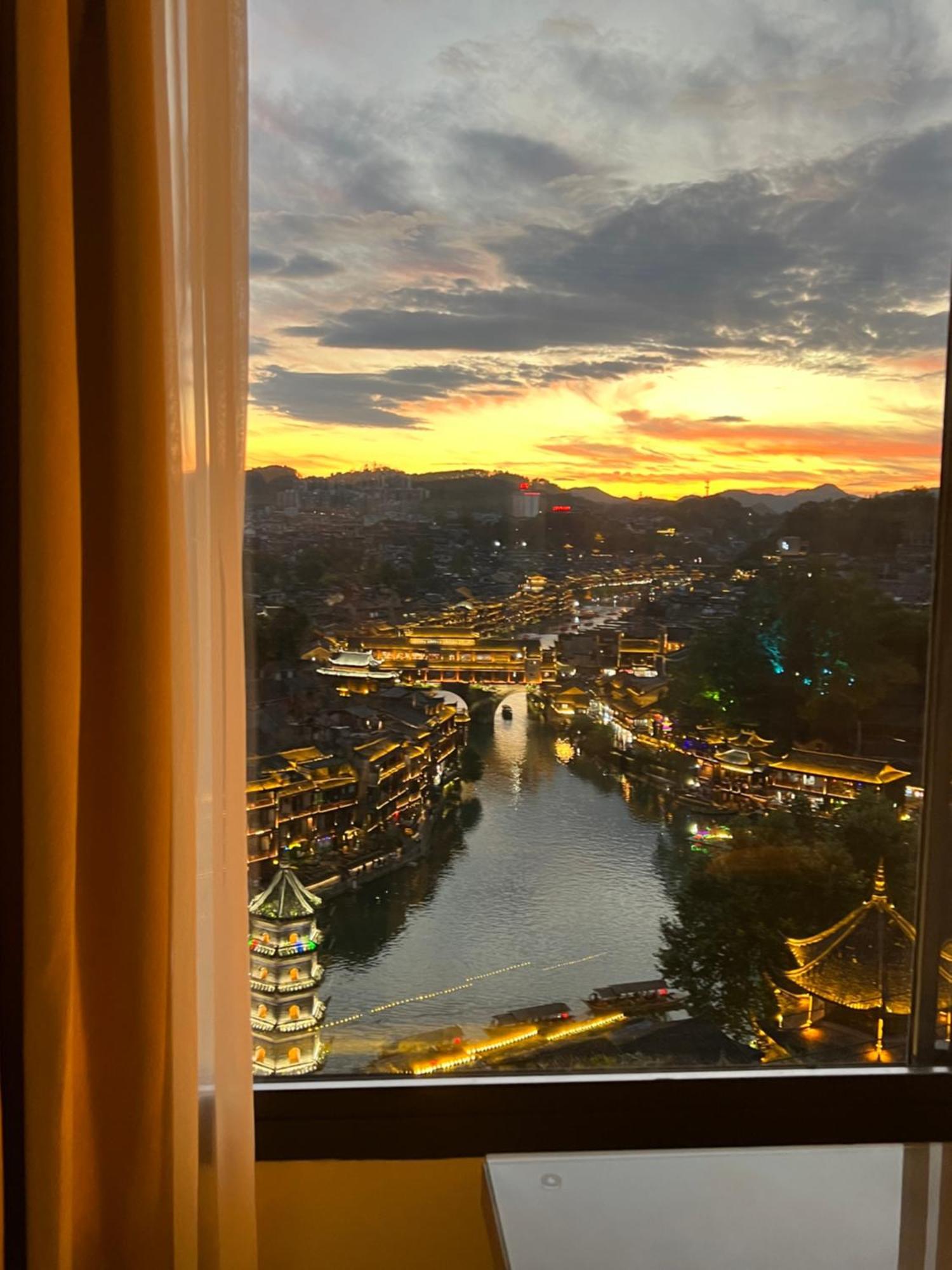 Phoenix Best River View B&B 鳳凰県 エクステリア 写真