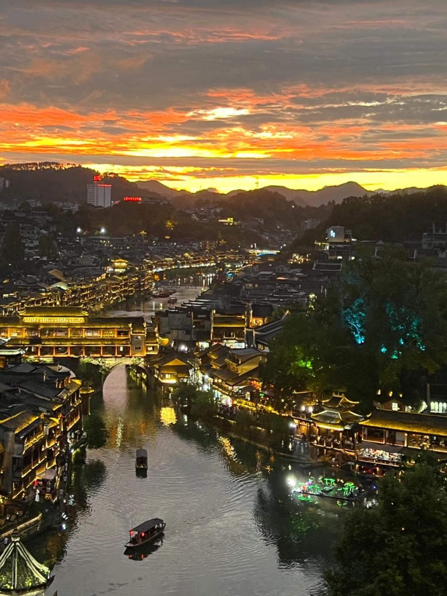 Phoenix Best River View B&B 鳳凰県 エクステリア 写真